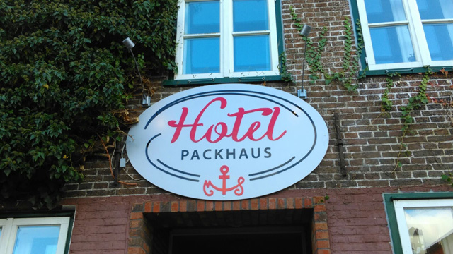 Werbeschild oval Packhaus Hooksiel